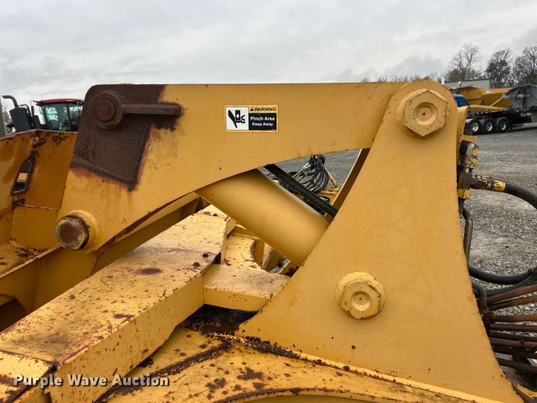 image for item ET6685 2012 John Deere 2112C scraper