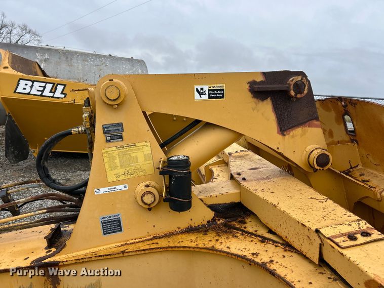 image for item ET6685 2012 John Deere 2112C scraper