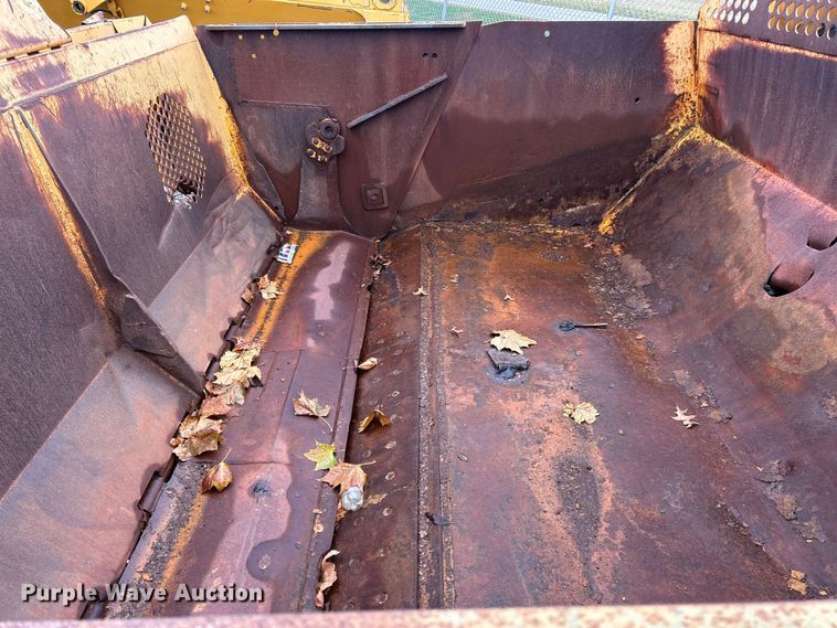 image for item ET6685 2012 John Deere 2112C scraper