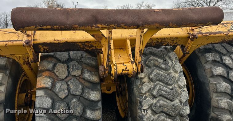 image for item ET6685 2012 John Deere 2112C scraper