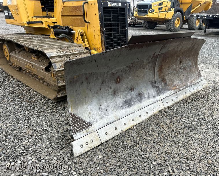 image for item ET6688 2005 Caterpillar D5G LGP dozer