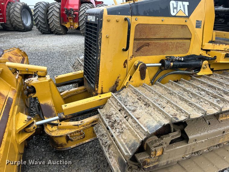 image for item ET6688 2005 Caterpillar D5G LGP dozer