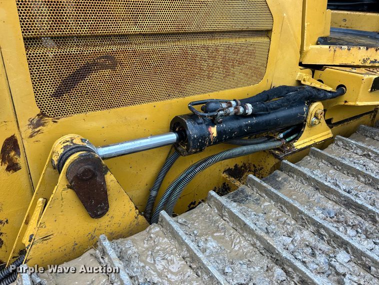 image for item ET6688 2005 Caterpillar D5G LGP dozer