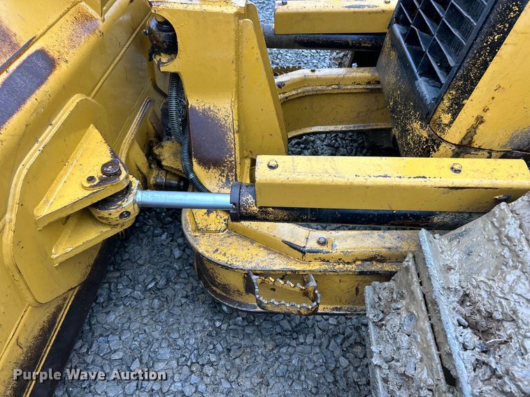 image for item ET6688 2005 Caterpillar D5G LGP dozer