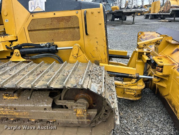 image for item ET6688 2005 Caterpillar D5G LGP dozer