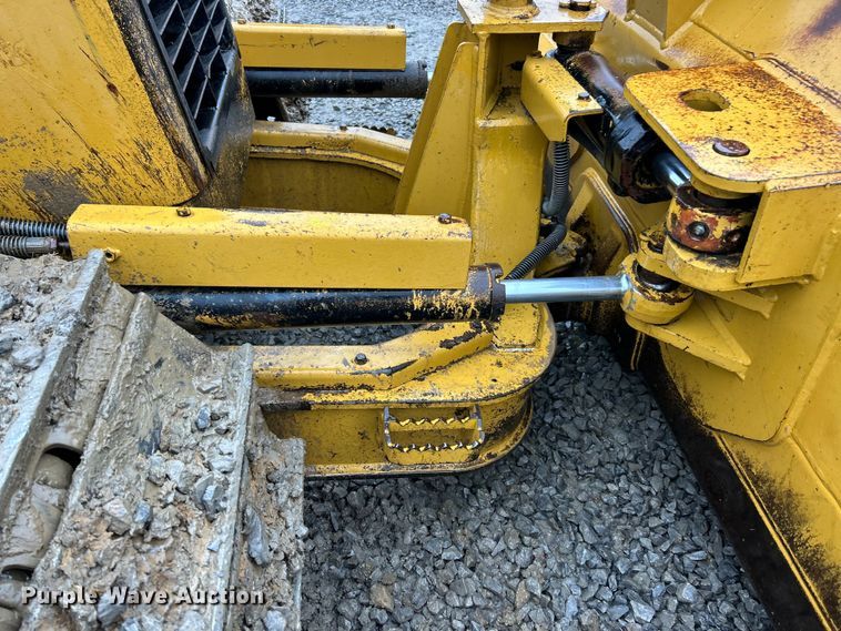 image for item ET6688 2005 Caterpillar D5G LGP dozer