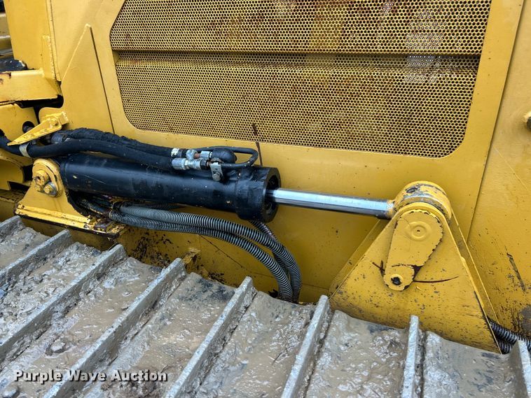 image for item ET6688 2005 Caterpillar D5G LGP dozer