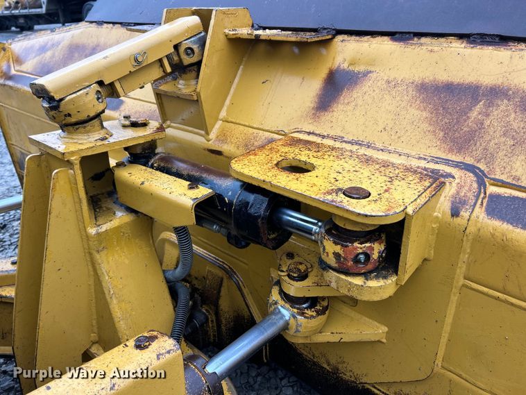 image for item ET6688 2005 Caterpillar D5G LGP dozer
