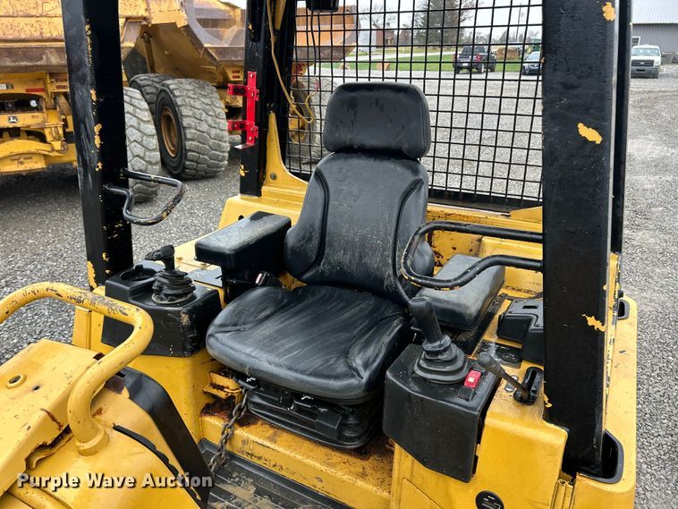 image for item ET6688 2005 Caterpillar D5G LGP dozer