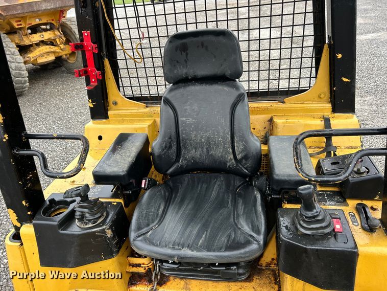 image for item ET6688 2005 Caterpillar D5G LGP dozer