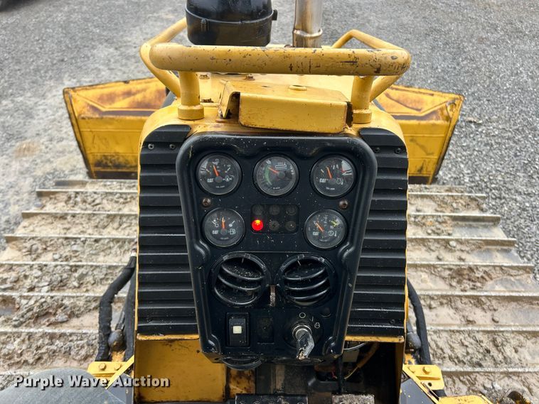 image for item ET6688 2005 Caterpillar D5G LGP dozer