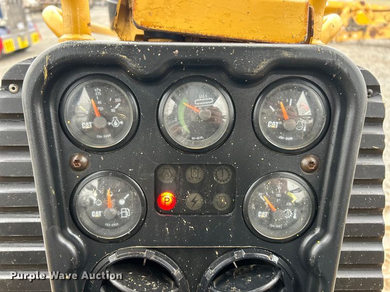 image for item ET6688 2005 Caterpillar D5G LGP dozer