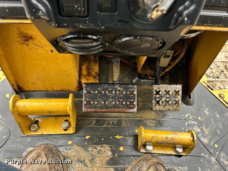 image for item ET6688 2005 Caterpillar D5G LGP dozer