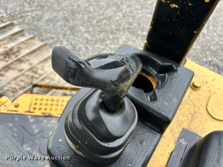 image for item ET6688 2005 Caterpillar D5G LGP dozer