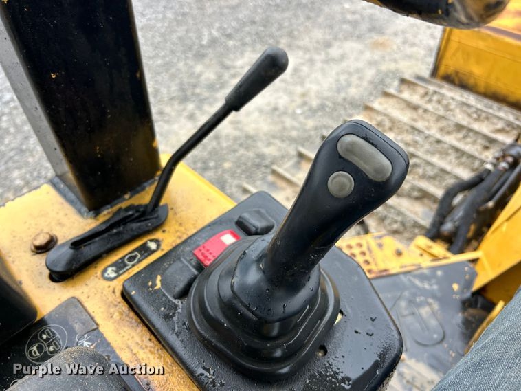 image for item ET6688 2005 Caterpillar D5G LGP dozer