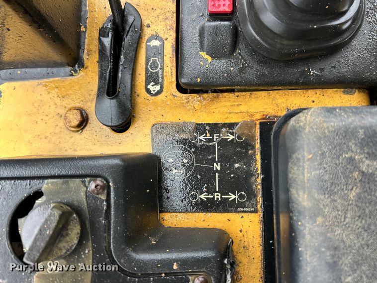 image for item ET6688 2005 Caterpillar D5G LGP dozer