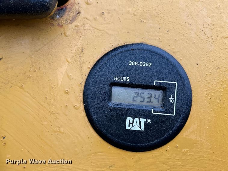 image for item ET6688 2005 Caterpillar D5G LGP dozer