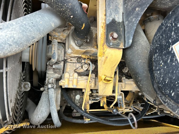 image for item ET6688 2005 Caterpillar D5G LGP dozer
