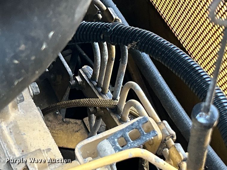 image for item ET6688 2005 Caterpillar D5G LGP dozer