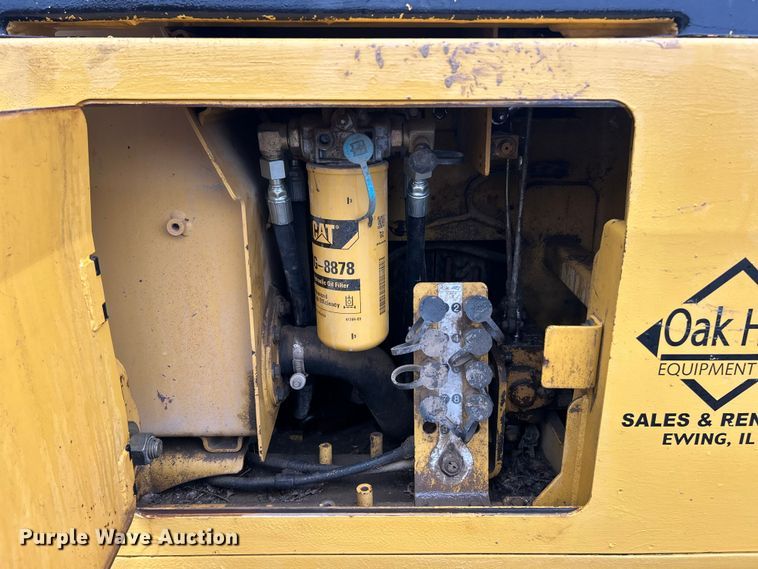 image for item ET6688 2005 Caterpillar D5G LGP dozer