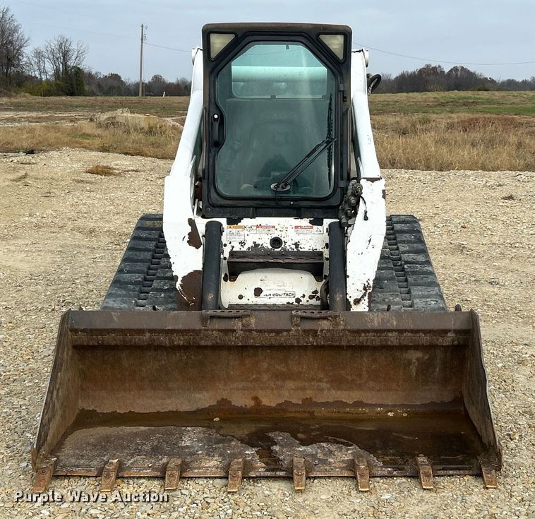 image for item ET6700 2003 Bobcat T300 tracked skid steer loader