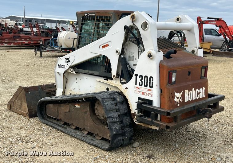 image for item ET6700 2003 Bobcat T300 tracked skid steer loader