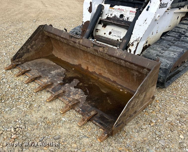 image for item ET6700 2003 Bobcat T300 tracked skid steer loader