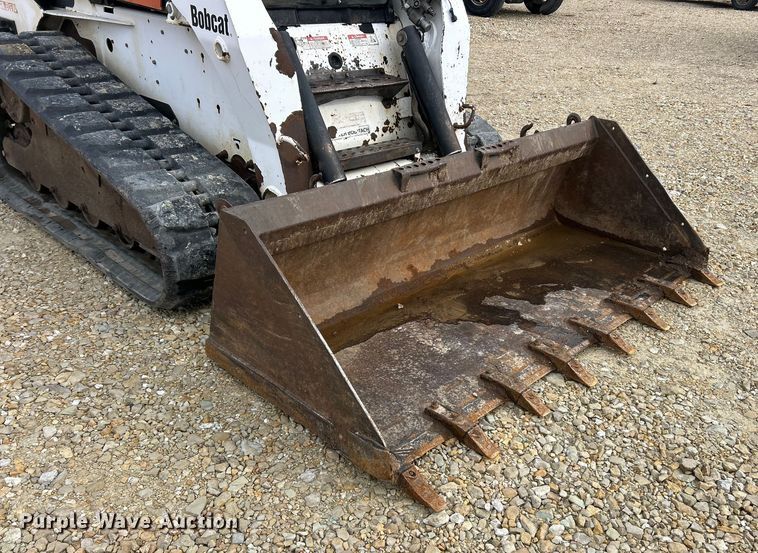 image for item ET6700 2003 Bobcat T300 tracked skid steer loader