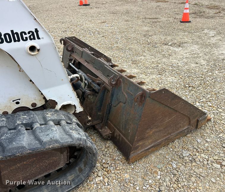 image for item ET6700 2003 Bobcat T300 tracked skid steer loader