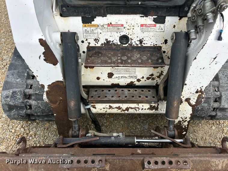 image for item ET6700 2003 Bobcat T300 tracked skid steer loader