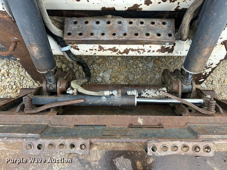 image for item ET6700 2003 Bobcat T300 tracked skid steer loader