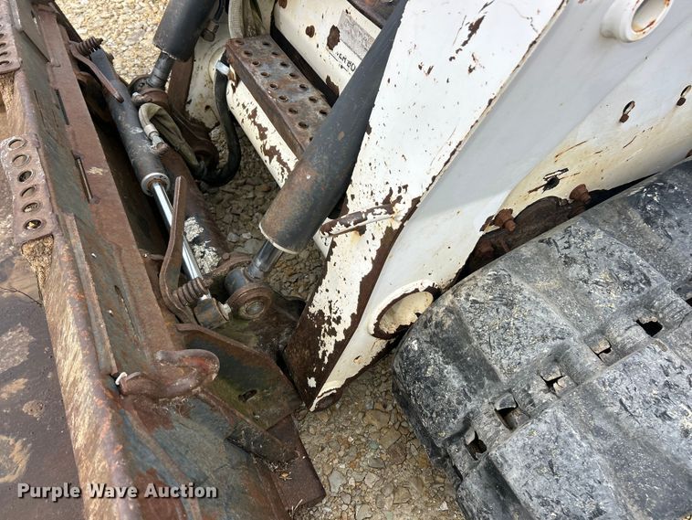 image for item ET6700 2003 Bobcat T300 tracked skid steer loader