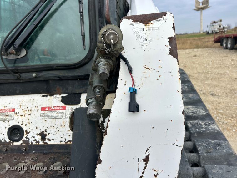 image for item ET6700 2003 Bobcat T300 tracked skid steer loader