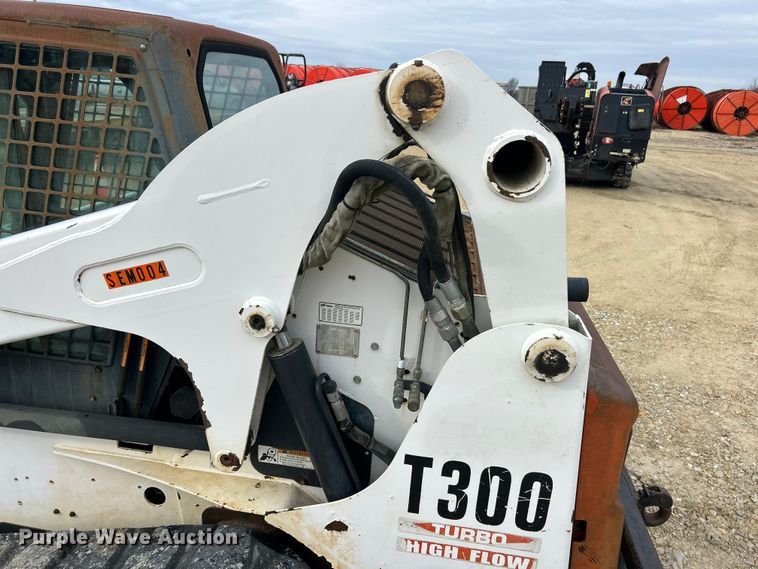 image for item ET6700 2003 Bobcat T300 tracked skid steer loader