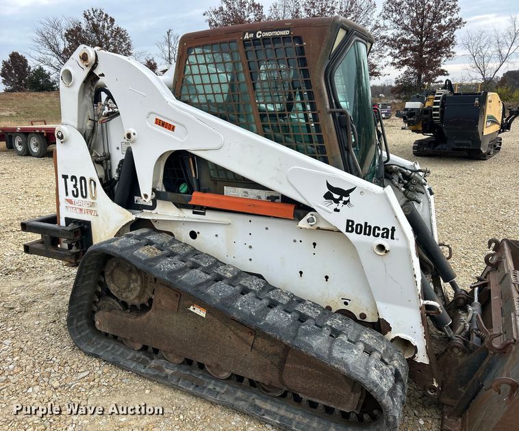 image for item ET6700 2003 Bobcat T300 tracked skid steer loader