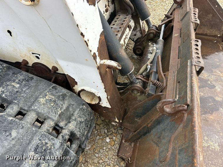 image for item ET6700 2003 Bobcat T300 tracked skid steer loader