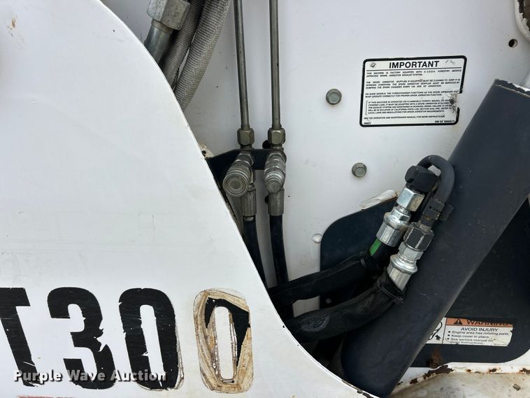 image for item ET6700 2003 Bobcat T300 tracked skid steer loader