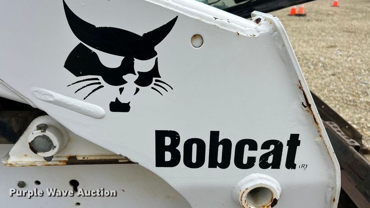 image for item ET6700 2003 Bobcat T300 tracked skid steer loader