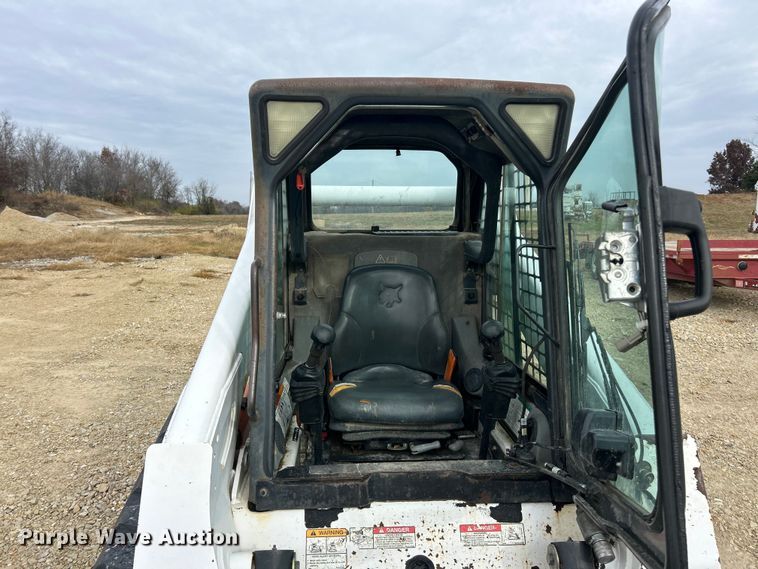 image for item ET6700 2003 Bobcat T300 tracked skid steer loader