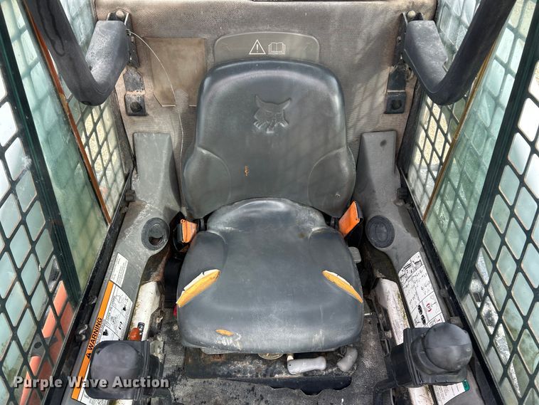 image for item ET6700 2003 Bobcat T300 tracked skid steer loader