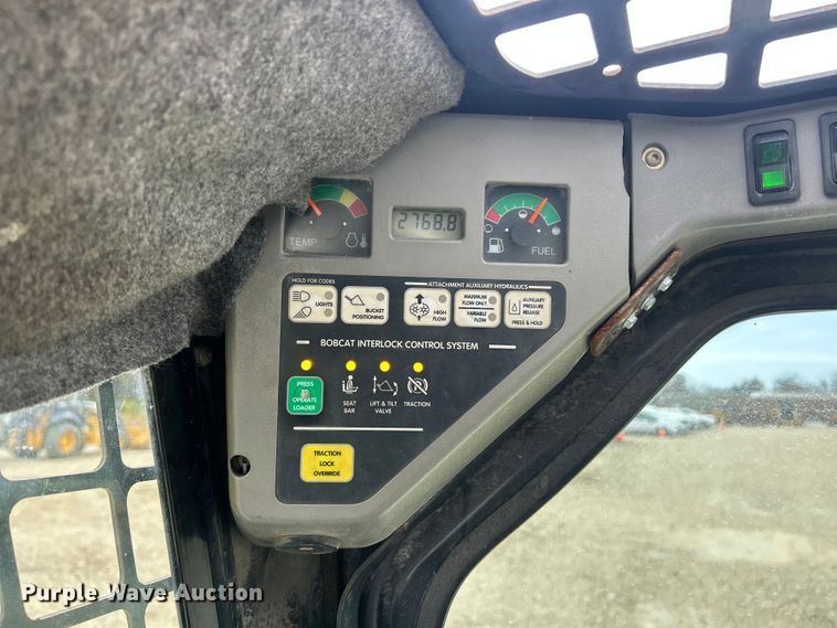 image for item ET6700 2003 Bobcat T300 tracked skid steer loader