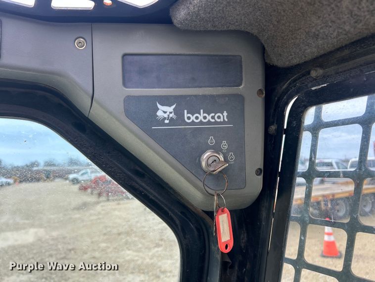 image for item ET6700 2003 Bobcat T300 tracked skid steer loader