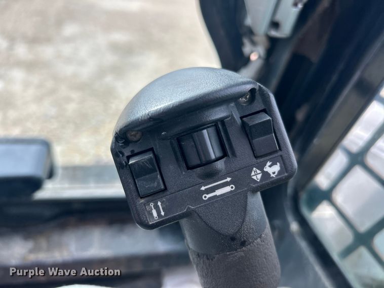 image for item ET6700 2003 Bobcat T300 tracked skid steer loader