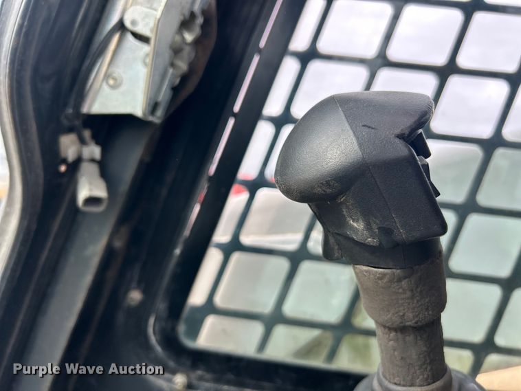 image for item ET6700 2003 Bobcat T300 tracked skid steer loader