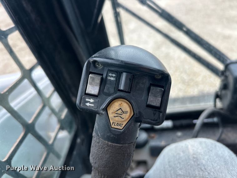 image for item ET6700 2003 Bobcat T300 tracked skid steer loader