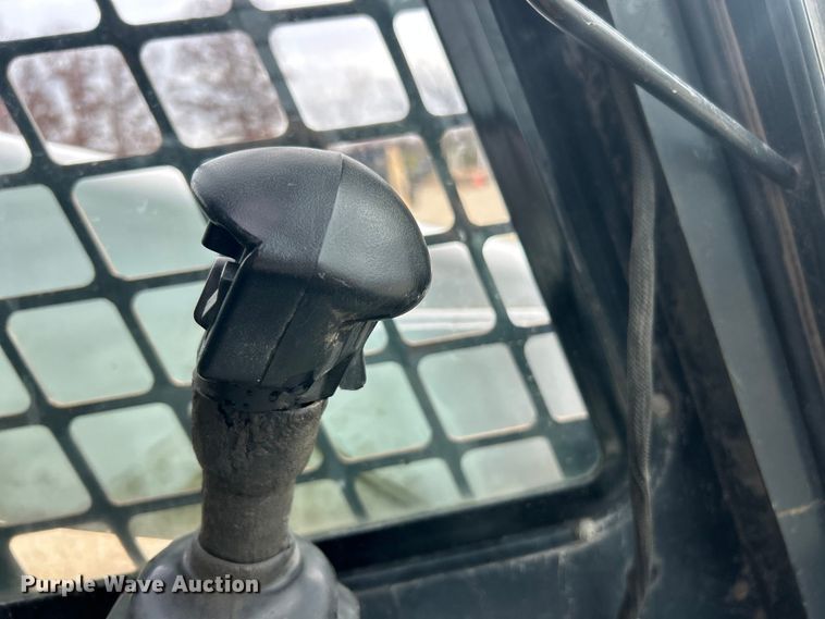 image for item ET6700 2003 Bobcat T300 tracked skid steer loader