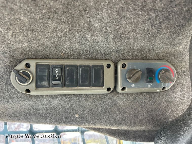 image for item ET6700 2003 Bobcat T300 tracked skid steer loader