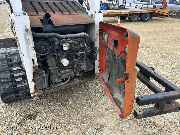 image for item ET6700 2003 Bobcat T300 tracked skid steer loader
