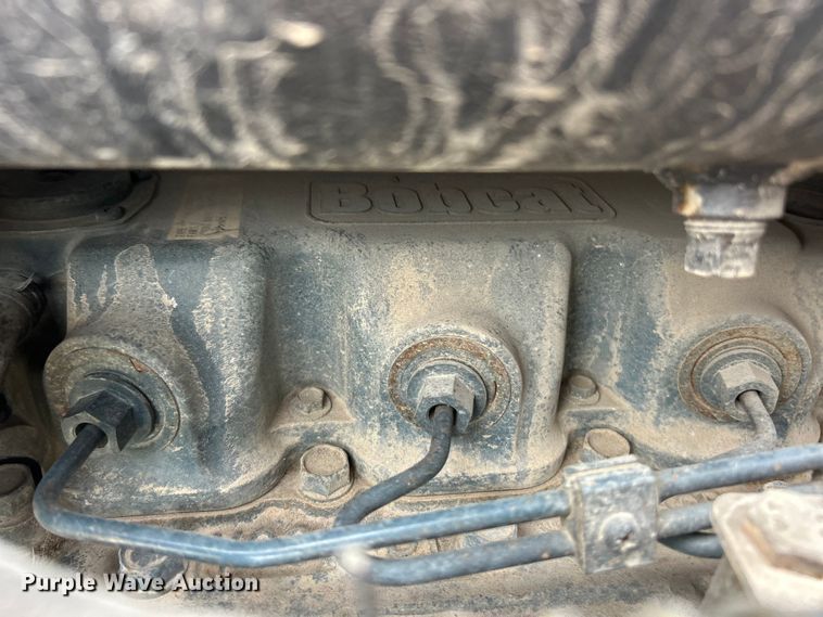 image for item ET6700 2003 Bobcat T300 tracked skid steer loader