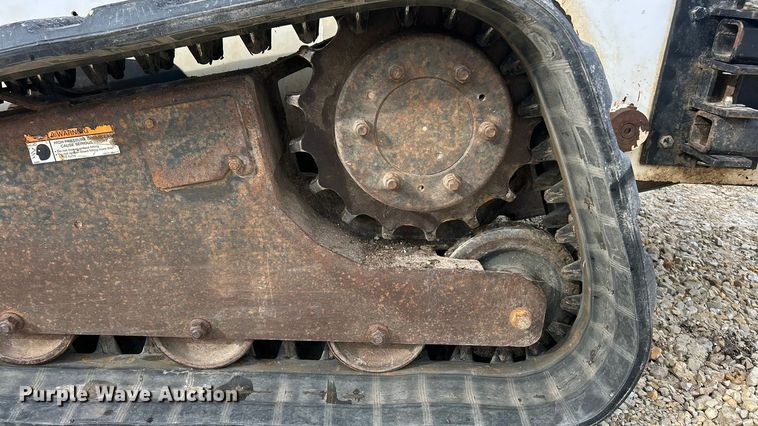 image for item ET6700 2003 Bobcat T300 tracked skid steer loader